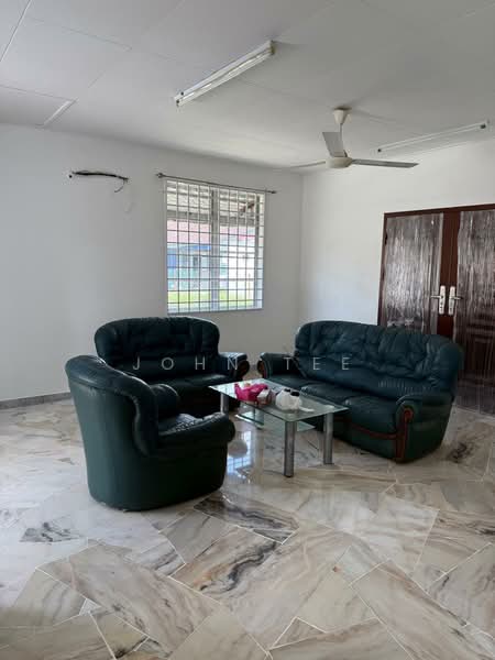 Bungalow House for Rent in Pantai Sepang Putra (Sepang) - John Tee - Living Room - PropertyGuru.com.my