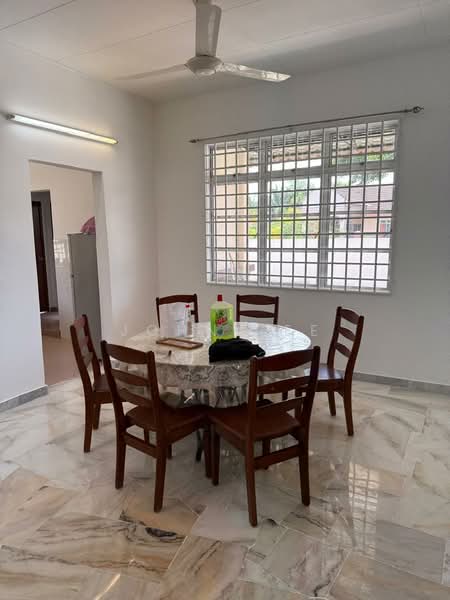 Bungalow House for Rent in Pantai Sepang Putra (Sepang) - John Tee - Dining Room - PropertyGuru.com.my