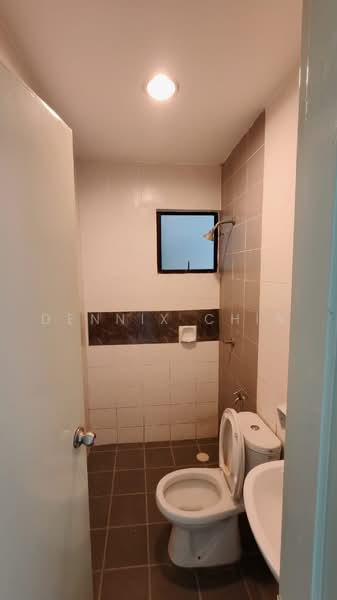 Rumah Bandar untuk Disewa di Sungai Long (Bandar Sungai Long) - Dennix Chin - Bathroom - PropertyGuru.com.my