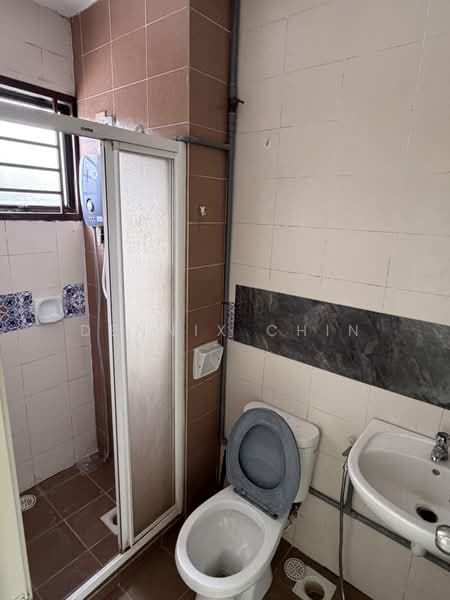 Rumah Bandar untuk Disewa di Sungai Long (Bandar Sungai Long) - Dennix Chin - Bathroom - PropertyGuru.com.my
