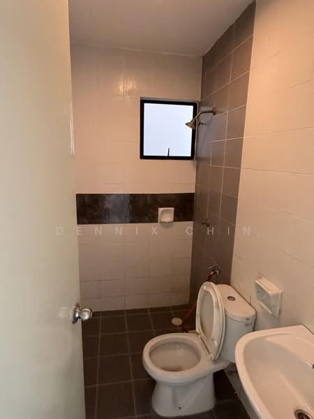 Rumah Bandar untuk Disewa di Sungai Long (Bandar Sungai Long) - Dennix Chin - Bathroom - PropertyGuru.com.my