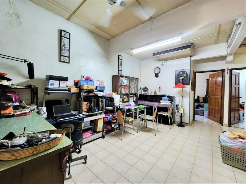 Rumah Teres 1 Tingkat untuk Dijual di Jelutong (Penang) - Max Ng - Living Room - PropertyGuru.com.my