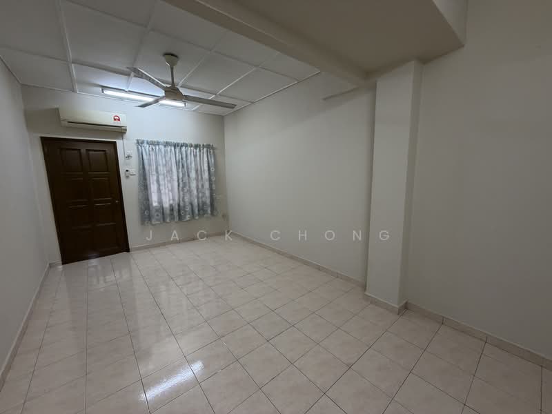 Rumah Teres 2 Tingkat untuk Disewa di Taman Gembira (Jalan Klang Lama (Old Klang Road)) - Jack Chong - Bedroom - PropertyGuru.com.my