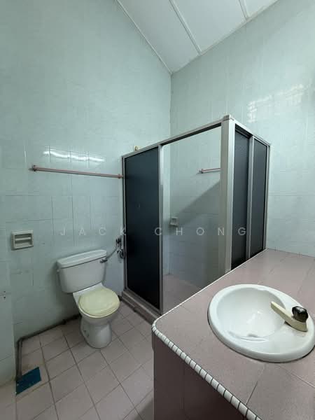 Rumah Teres 2 Tingkat untuk Disewa di Taman Gembira (Jalan Klang Lama (Old Klang Road)) - Jack Chong - Bathroom - PropertyGuru.com.my