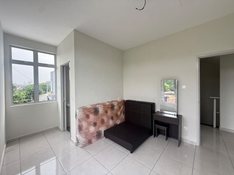 Rumah Teres 2.5 Tingkat untuk Dijual di Taman Merak Mas (Bukit Katil) - Joanne How - Bedroom - PropertyGuru.com.my