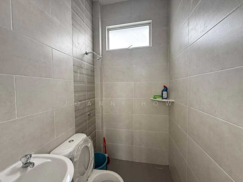 Rumah Teres 2.5 Tingkat untuk Dijual di Taman Merak Mas (Bukit Katil) - Joanne How - Bathroom - PropertyGuru.com.my
