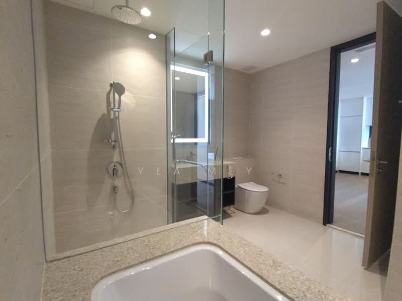 Kediaman Servis untuk Dijual di Star Residences Three - Yea Mey - Bathroom - PropertyGuru.com.my
