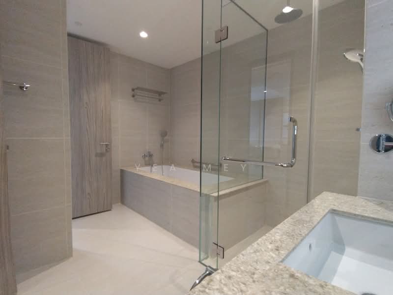 Kediaman Servis untuk Dijual di Star Residences Three - Yea Mey - Bathroom - PropertyGuru.com.my