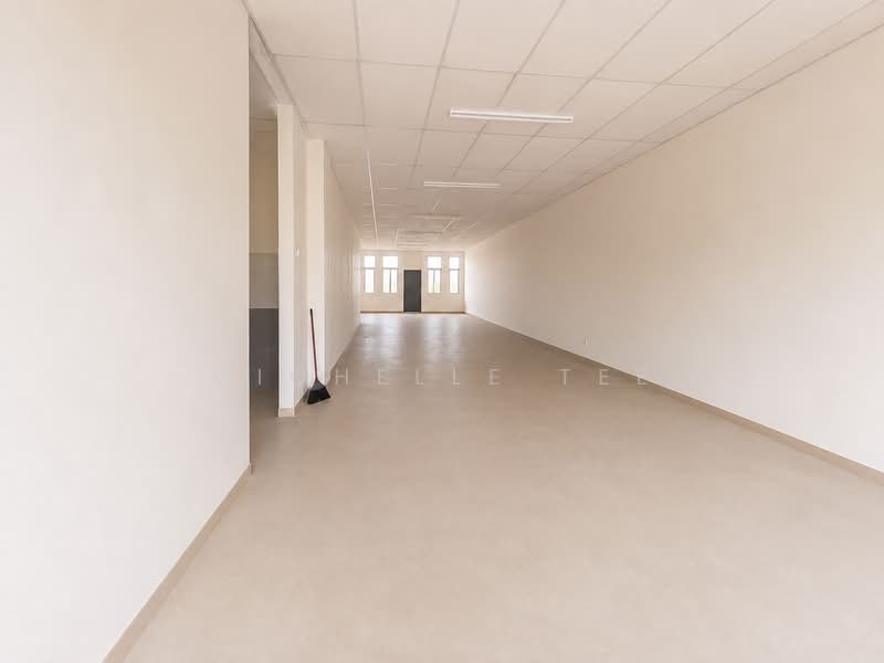 Shop / Office for Sale in Taman Perindustrian Pulau Indah (Klang) - Michelle Tee - Corridor - PropertyGuru.com.my