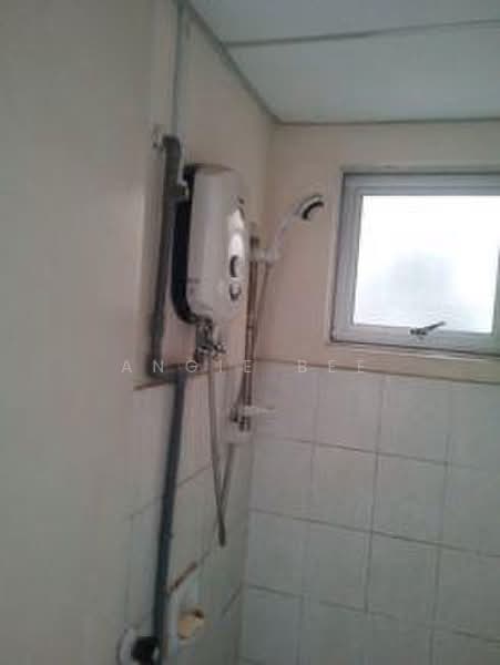 Pangsapuri untuk Disewa di Kantan Court - Angie Bee - Bathroom - PropertyGuru.com.my