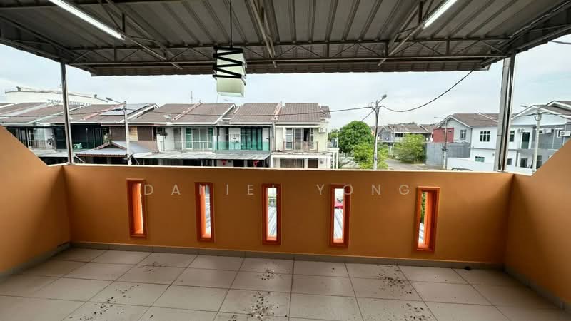 Rumah Teres 2-Tingkat untuk Dijual di Taman Scientex Senai (Senai) - Daniel Yong - Balcony - PropertyGuru.com.my