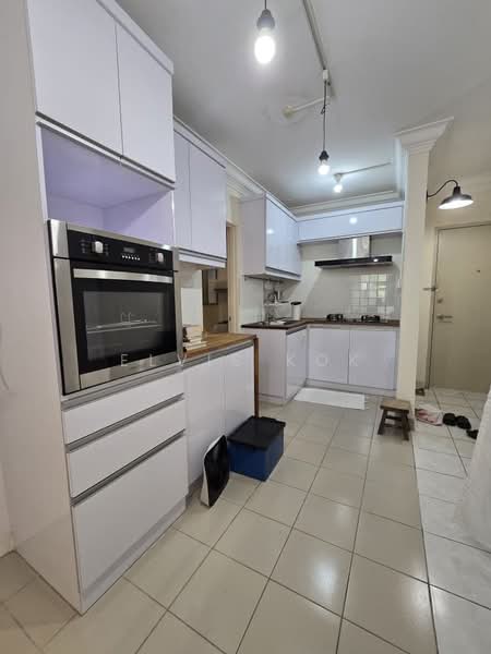 Pangsapuri untuk Dijual di Flora Damansara Flat - Elvis Kok - Kitchen - PropertyGuru.com.my
