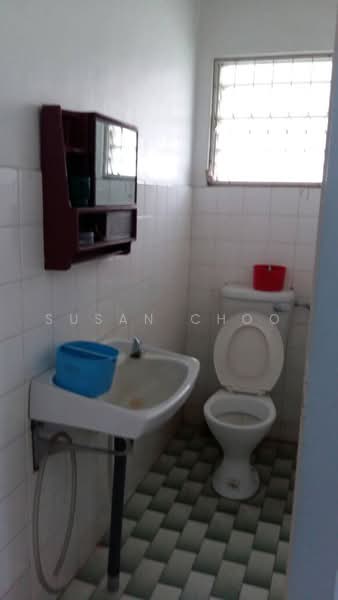 Semi-Detached House for Sale in Island Glades (Jelutong) - Susan Choo - Bathroom - PropertyGuru.com.my