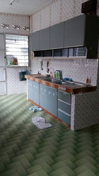 Semi-Detached House for Sale in Island Glades (Jelutong) - Susan Choo - Kitchen - PropertyGuru.com.my