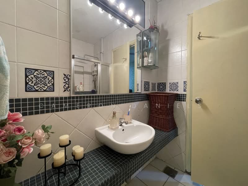 Kondominium untuk Dijual di Armanee Terrace - Cameron Daniels - Bathroom - PropertyGuru.com.my