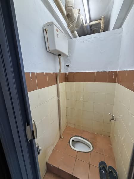 Apartment for Sale at Apartment Sri Rakyat - Ken Lai - Bathroom - PropertyGuru.com.my