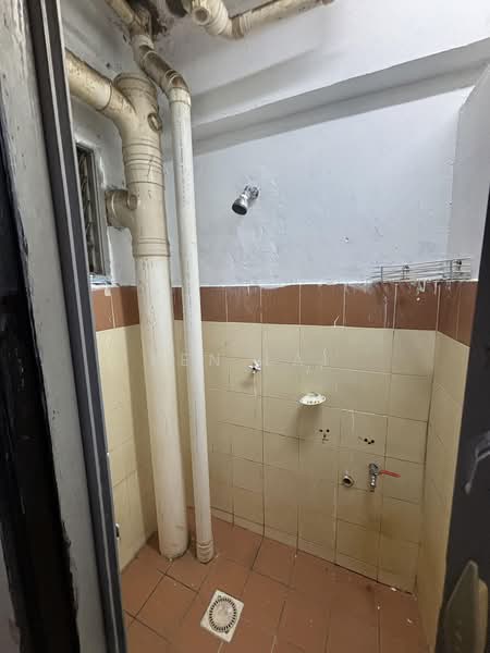 Apartment for Sale at Apartment Sri Rakyat - Ken Lai - Bathroom - PropertyGuru.com.my