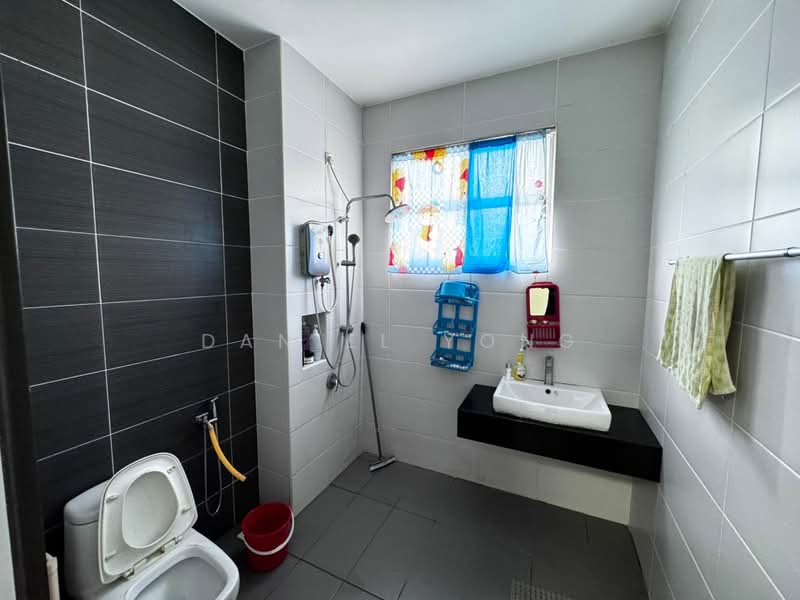 Rumah Berkembar untuk Dijual di Taman Universiti (Skudai) - Daniel Yong - Bathroom - PropertyGuru.com.my