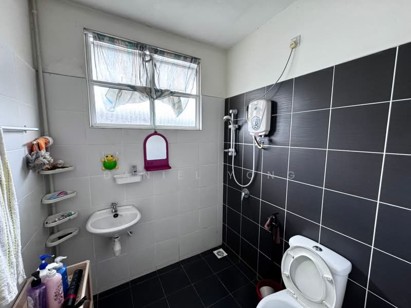 Rumah Berkembar untuk Dijual di Taman Universiti (Skudai) - Daniel Yong - Bathroom - PropertyGuru.com.my