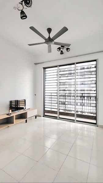 Kondominium untuk Disewa di Residensi Adelia 3 - Sue Ahmad - Living Room - PropertyGuru.com.my