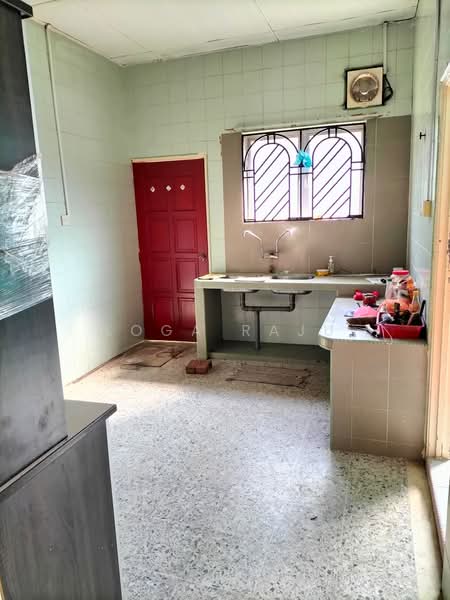 Rumah Teres 1 Tingkat untuk Disewa di Taman Sentosa (Klang) - Loga Raju - Kitchen - PropertyGuru.com.my