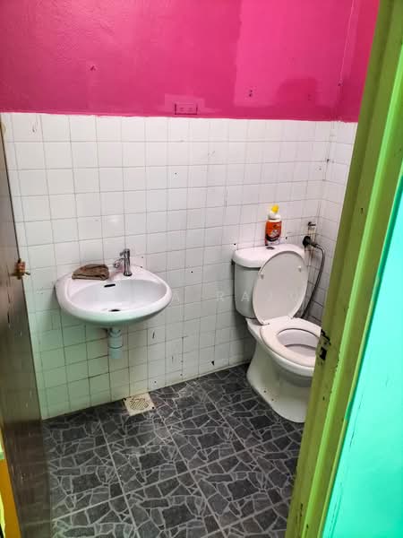 Rumah Teres 1 Tingkat untuk Disewa di Taman Sentosa (Klang) - Loga Raju - Bathroom - PropertyGuru.com.my