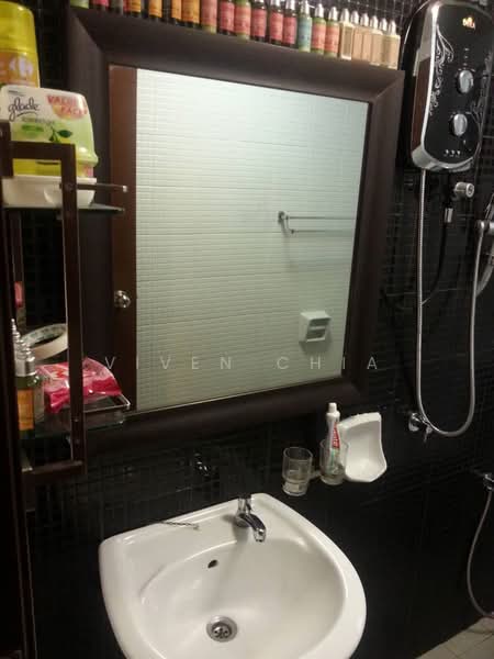 Kondominium untuk Dijual di Axis Residence @ Axis Pandan - Viven Chia - Bathroom - PropertyGuru.com.my