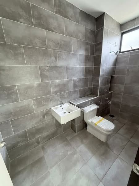 Cluster House for Sale in Mutiara Rini (Skudai) - Daniel Yong - Bathroom - PropertyGuru.com.my