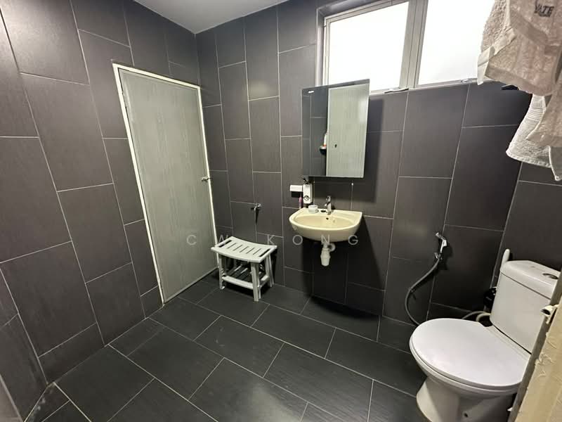 Pangsapuri untuk Dijual di Nova I - CW Kong - Bathroom - PropertyGuru.com.my