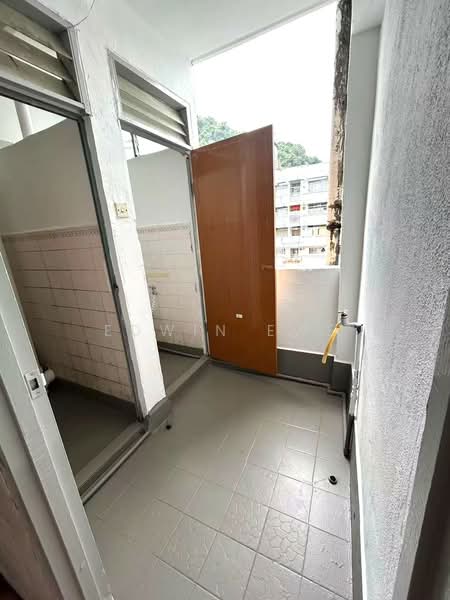 Rumah Flat untuk Disewa di Taman Lip Sin Block 1, 3 & 5 - Edwin Ewe - Yard - PropertyGuru.com.my