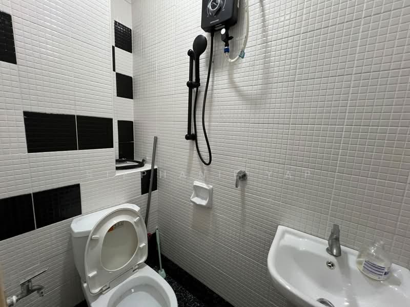 Kediaman Servis untuk Disewa di The Sky Executive Suites - Stephanie Yap - Bathroom - PropertyGuru.com.my