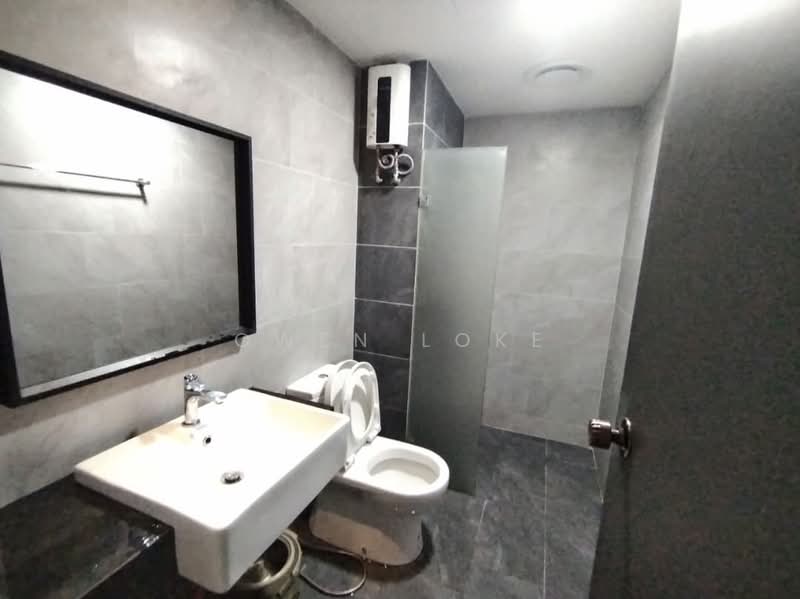 Kediaman Servis untuk Disewa di Emporis - Owen Loke - Bathroom - PropertyGuru.com.my