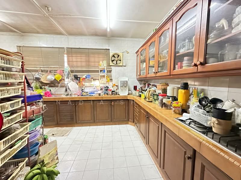 Semi-Detached House for Sale in Seksyen 9 (Shah Alam) - Nadia Shukri - Kitchen - PropertyGuru.com.my