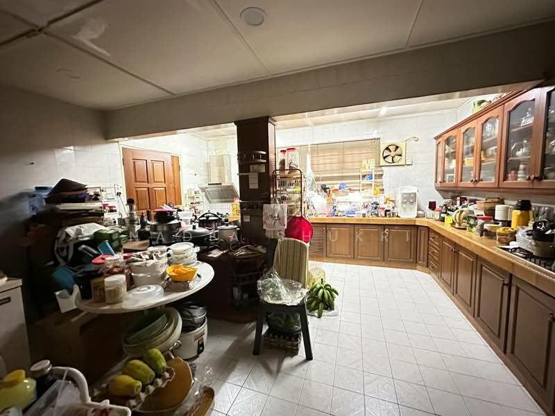Semi-Detached House for Sale in Seksyen 9 (Shah Alam) - Nadia Shukri - Kitchen - PropertyGuru.com.my