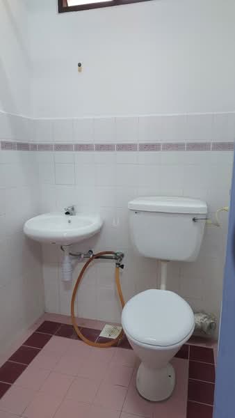 Pangsapuri untuk Disewa di Taman Jubilee Phase 5 - LAU . - Bathroom - PropertyGuru.com.my