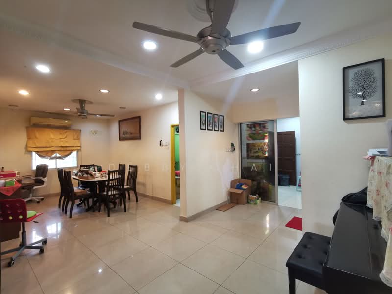 Rumah Teres 2-Tingkat untuk Dijual di Taman Putra Prima (Puchong) - Debby Chai - Living Room - PropertyGuru.com.my