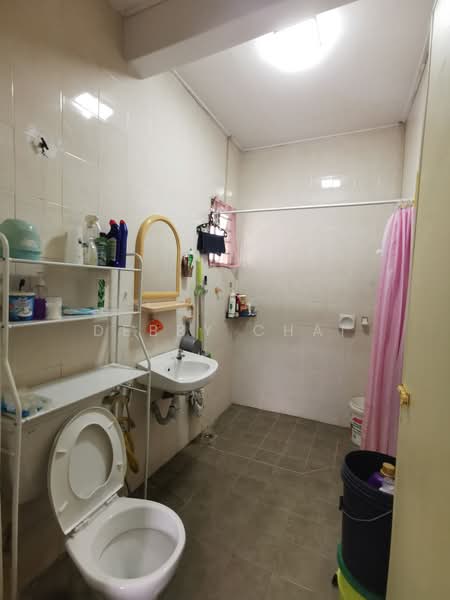Rumah Teres 2-Tingkat untuk Dijual di Taman Putra Prima (Puchong) - Debby Chai - Bathroom - PropertyGuru.com.my