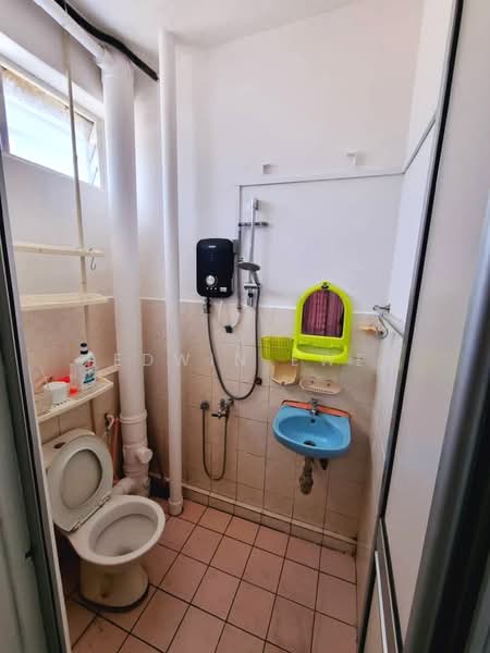Pangsapuri untuk Disewa di Desa Permai Indah Apartment - Edwin Ewe - Bathroom - PropertyGuru.com.my
