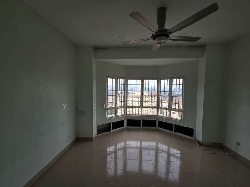 Pangsapuri untuk Dijual di Seri Puri - Yi Jun Cham - Living Room - PropertyGuru.com.my