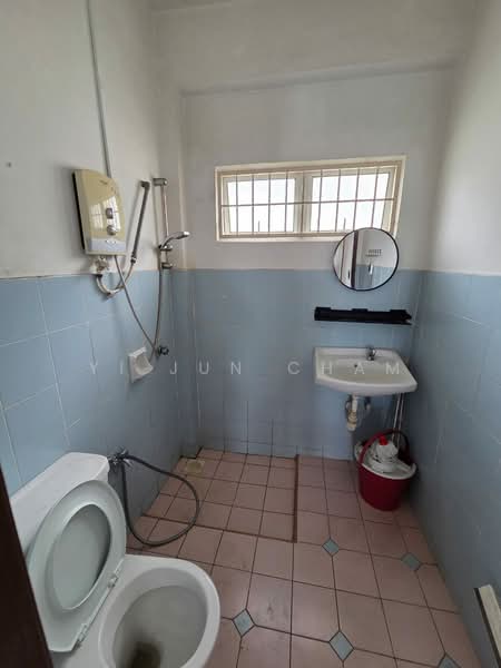 Pangsapuri untuk Dijual di Seri Puri - Yi Jun Cham - Bathroom - PropertyGuru.com.my