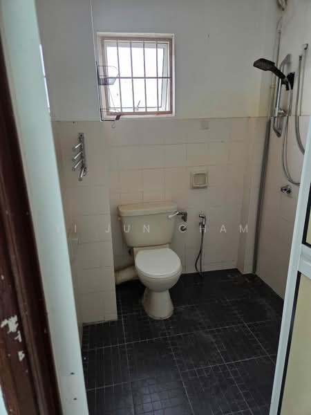 Pangsapuri untuk Dijual di Seri Puri - Yi Jun Cham - Bathroom - PropertyGuru.com.my
