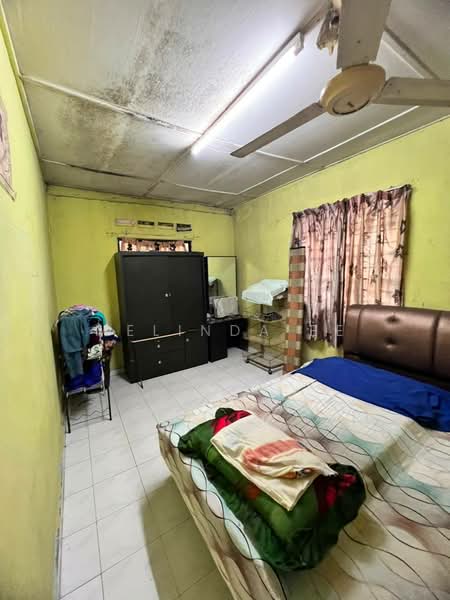 Rumah Teres 1-Tingkat untuk Dijual di Taman Universiti (Skudai) - Melinda Ee - Bedroom - PropertyGuru.com.my