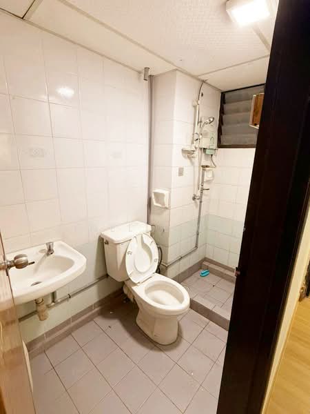 Kondominium untuk Dijual di Midlands Condo - Jinelle Ong - Bathroom - PropertyGuru.com.my