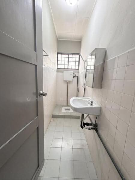 2-storey Terraced House for Sale in Taman Desa Cemerlang (Ulu Tiram) - Gyden Heng - Bathroom - PropertyGuru.com.my