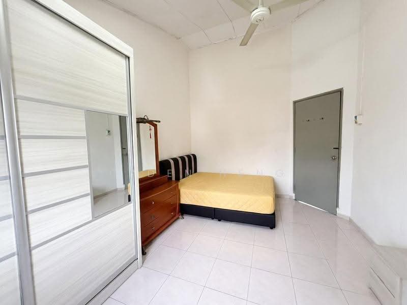 2-storey Terraced House for Sale in Taman Desa Cemerlang (Ulu Tiram) - Gyden Heng - Bedroom - PropertyGuru.com.my