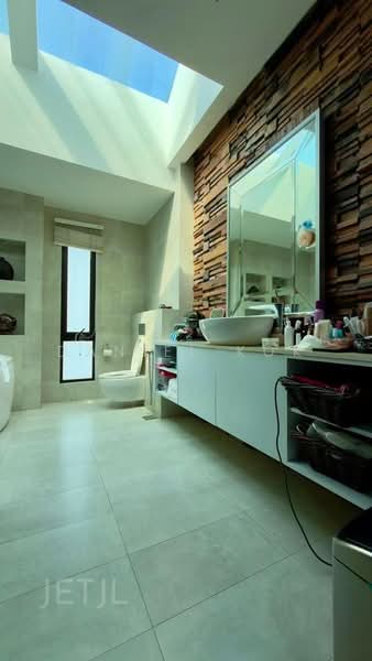 Rumah Berkembar untuk Dijual di Ambang Botanic (Klang) - Daniel Kok - Bathroom - PropertyGuru.com.my