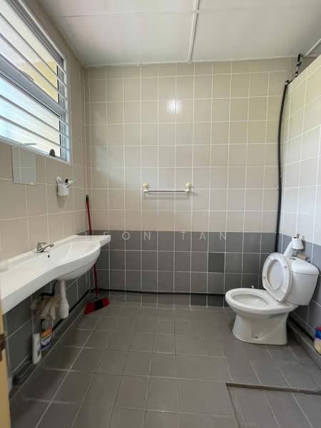 2-storey Terraced House for Rent in Kota Samarahan (Sarawak) - Leon Tan - Bathroom - PropertyGuru.com.my