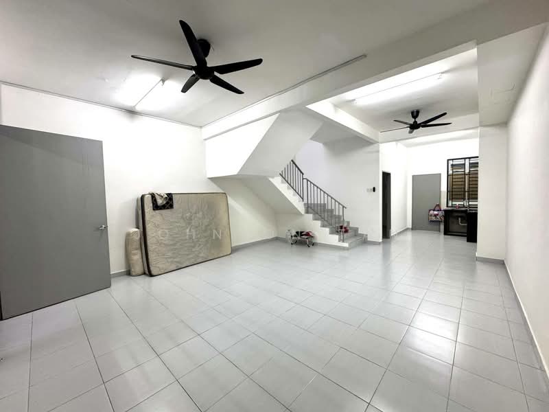 2-storey Terraced House for Sale in Taman Pulai Mutiara (Iskandar Puteri (Nusajaya)) - Johnson Tan - Living Room - PropertyGuru.com.my
