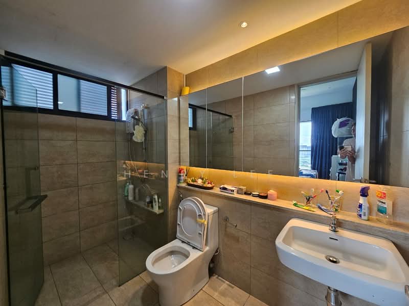 Apartment for Sale at Senibong Cove - The WaterEdge Residences - Henry Lee - Bathroom - PropertyGuru.com.my