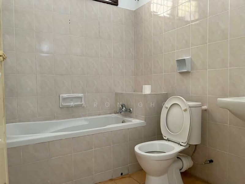 Terraced House for Sale in Batu Maung (Penang) - Aaron Gho - Bathroom - PropertyGuru.com.my